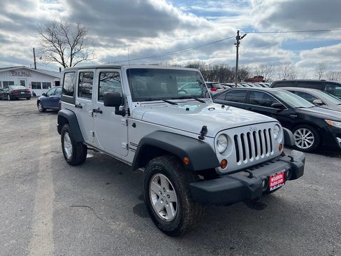 Used 2012 Jeep Wrangler Unlimited Sport image 3
