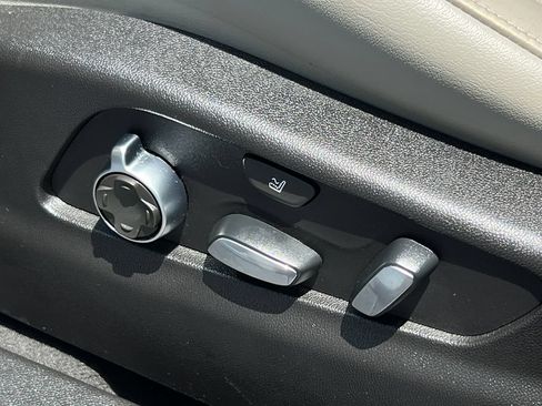 Used 2019 Cadillac XT4 Premium Luxury FWD image 10