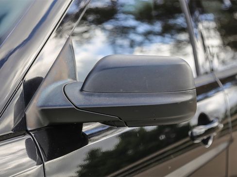 Used 2019 Ford Explorer XLT image 9