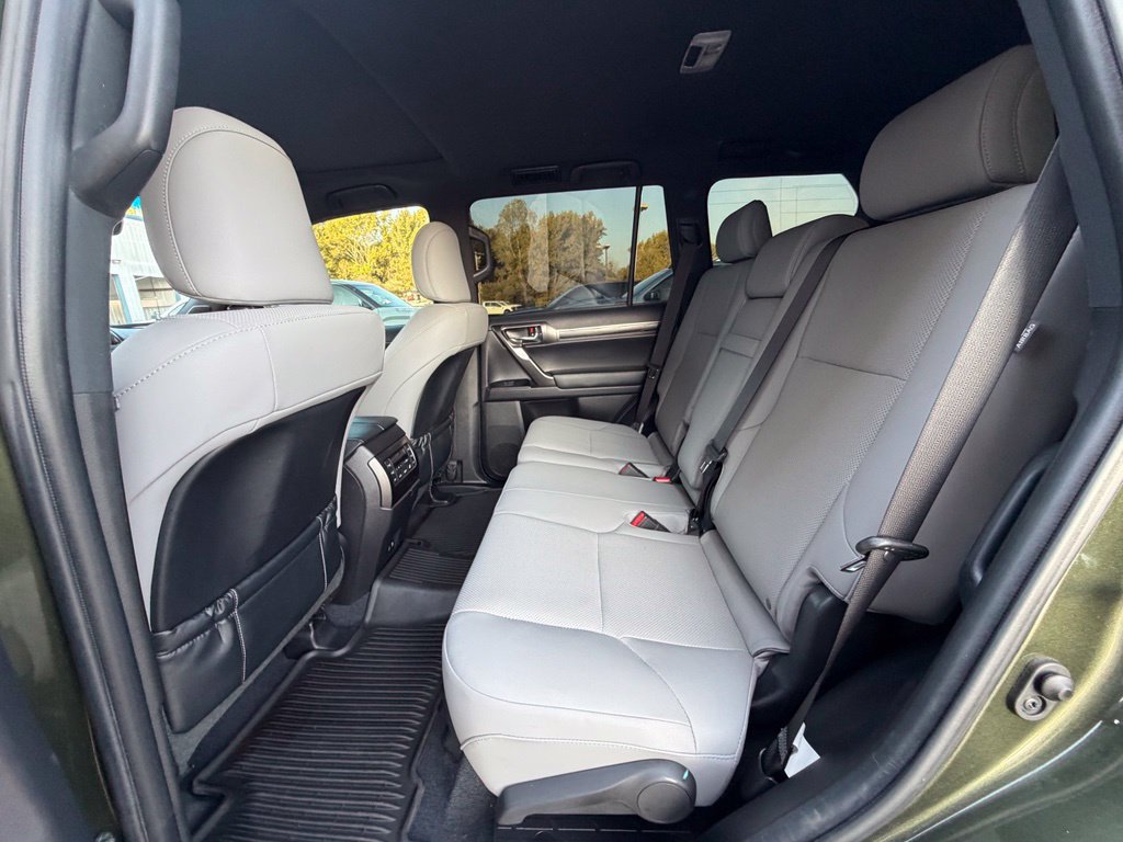 Used 2023 Lexus GX 460 w/ Black Line Special Edition AWD/4WD image 18
