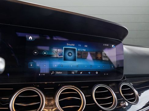 Used 2022 Mercedes-Benz E 350 4MATIC Sedan image 24