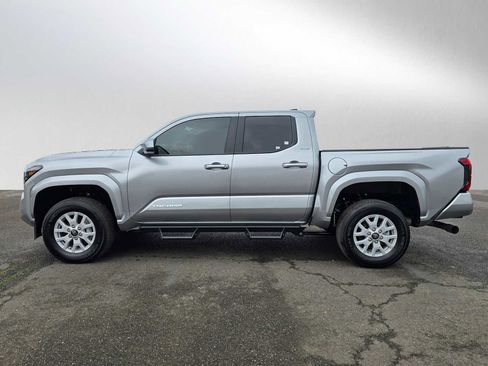 Certified 2025 Toyota Tacoma SR5 image 4
