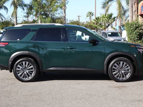 Used 2025 Nissan Pathfinder SL w/ SL Premium Package image 10