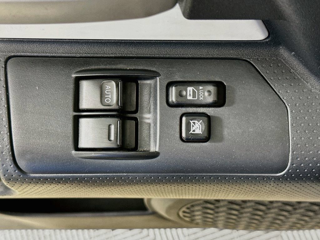 Used 2011 Toyota FJ Cruiser 4WD w/ Upgrade Pkg image 22