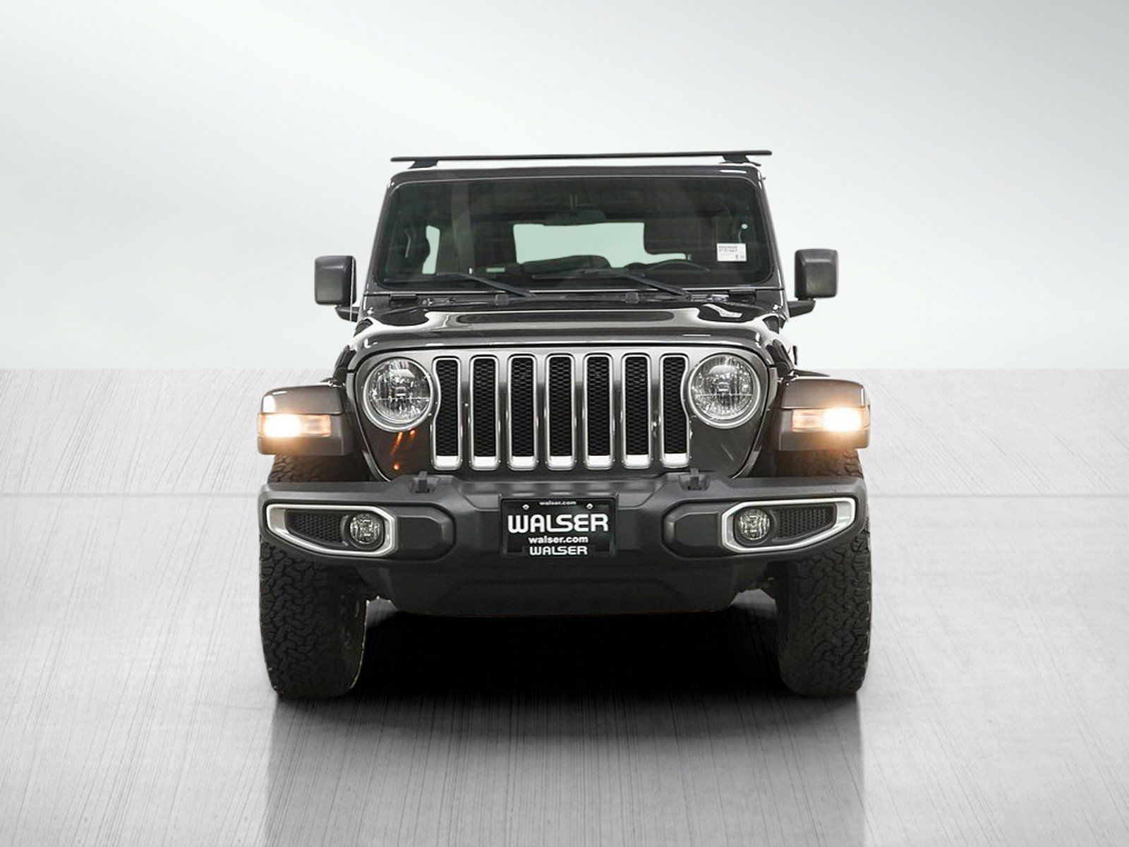 Used 2018 Jeep Wrangler Unlimited Sahara w/ Cold Weather Group AWD/4WD image 8