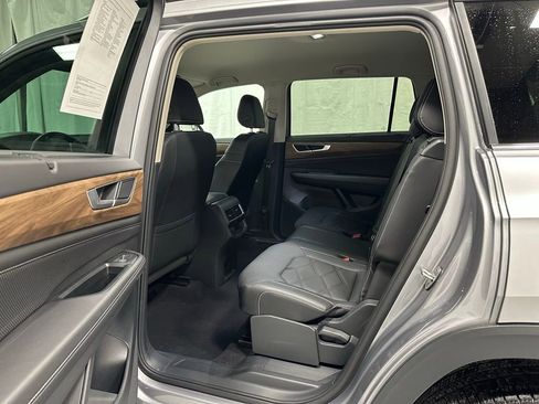 Used 2025 Volkswagen Atlas SE image 44