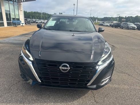 Used 2023 Nissan Altima 2.5 SV AWD/4WD image 7