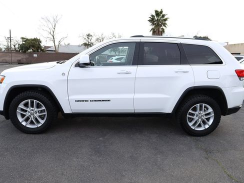 Used 2017 Jeep Grand Cherokee Laredo w/ Quick Order Package 23E AWD/4WD image 7