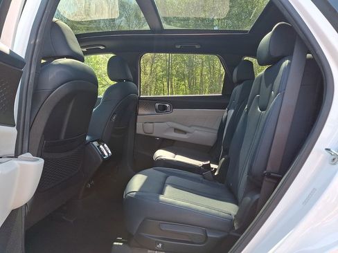 Used 2022 Kia Sorento SX Prestige w/ Panoramic Sunroof Package AWD/4WD image 11