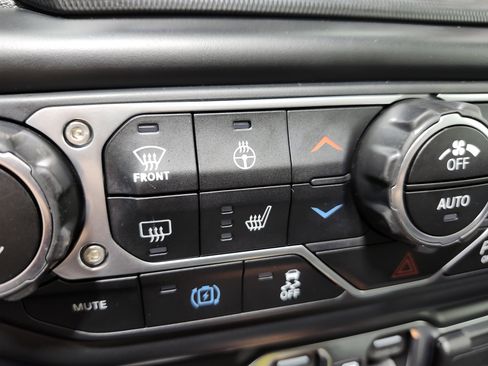 Used 2022 Jeep Wrangler Unlimited Sahara image 10