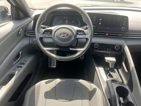 Certified 2025 Hyundai Elantra Sport FWD image 13