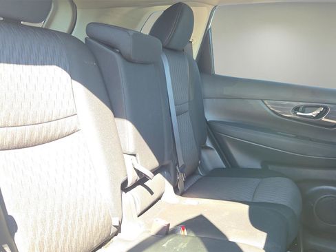 Used 2019 Nissan Rogue SV image 18