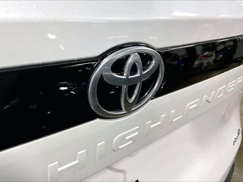 Certified 2024 Toyota Grand Highlander AWD image 29