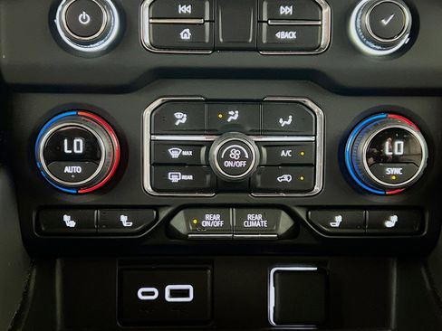 Used 2024 Chevrolet Suburban RST image 11