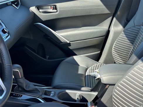 Certified 2025 Toyota Corolla Cross XSE w/ Convenience Package image 11