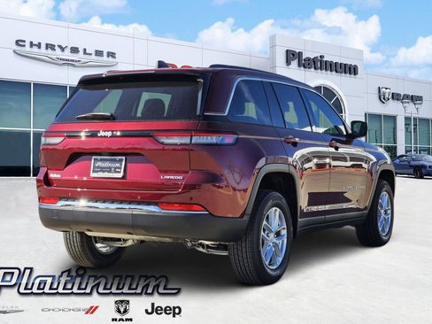 New 2026 Jeep Grand Cherokee Laredo image 5