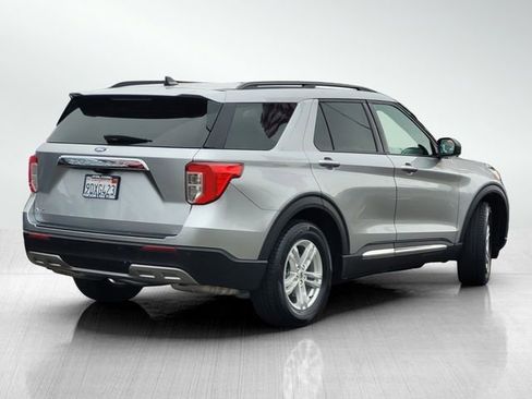 Certified 2022 Ford Explorer XLT w/ Equipment Group 202A image 4