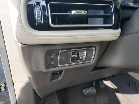 Certified 2021 Lincoln Nautilus Reserve image 16