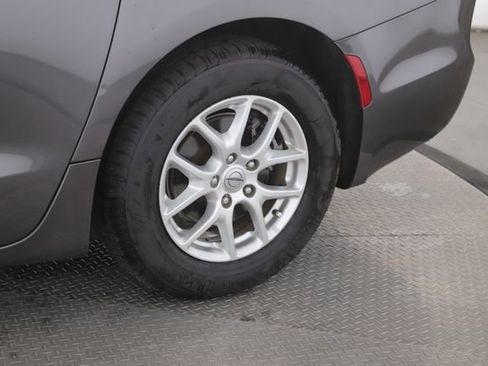 Used 2022 Chrysler Pacifica Touring-L FWD image 14