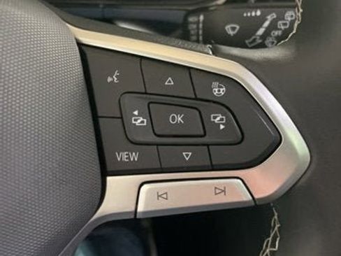 Certified 2023 Volkswagen Taos SE w/ Panoramic Sunroof Package AWD/4WD image 18