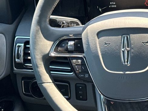 Used 2018 Lincoln Navigator Reserve w/ Technology Package AWD/4WD image 23