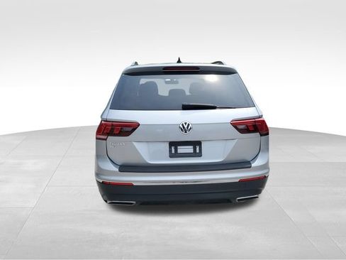 Used 2020 Volkswagen Tiguan SE w/ Panoramic Sunroof Package FWD image 5