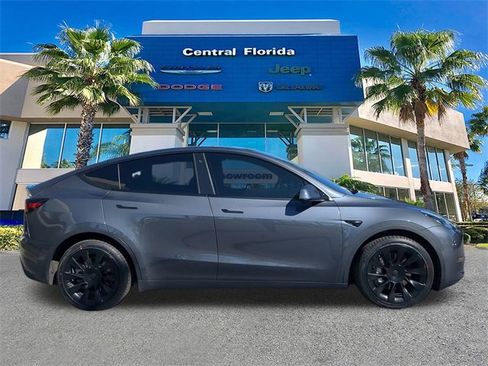 Used 2022 Tesla Model Y Long Range image 4