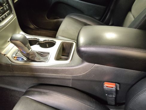 Used 2018 Jeep Grand Cherokee Laredo RWD image 26