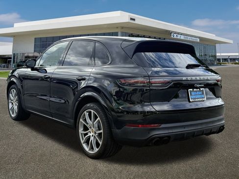 Used 2023 Porsche Cayenne image 8