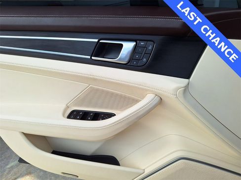 Used 2023 Porsche Panamera 4 Platinum Edition image 29