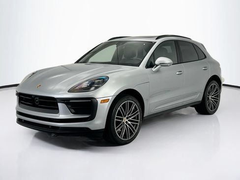 Certified 2025 Porsche Macan AWD/4WD image 1