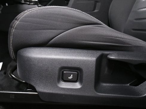 Used 2024 Toyota Tacoma TRD Off-Road image 10