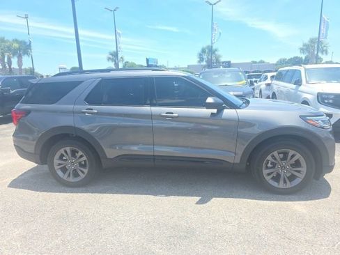Used 2026 Ford Explorer Active w/ Active Comfort Package AWD/4WD image 2