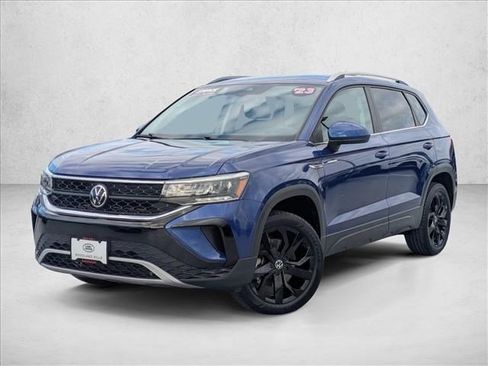 Used 2023 Volkswagen Taos SE w/ Black Wheel Package FWD image 1