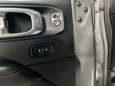 Used 2021 Jeep Wrangler Unlimited Sahara w/ Uconnect 4C Nav & Sound Group AWD/4WD image 21
