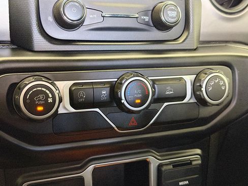 Used 2021 Jeep Gladiator Sport AWD/4WD image 10