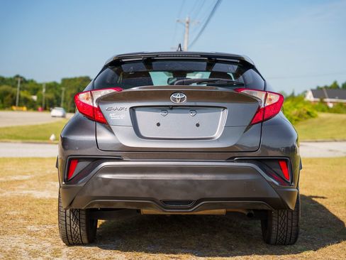 Used 2018 Toyota C-HR XLE FWD image 7