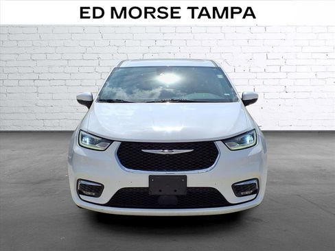 Used 2023 Chrysler Pacifica Touring-L FWD image 6