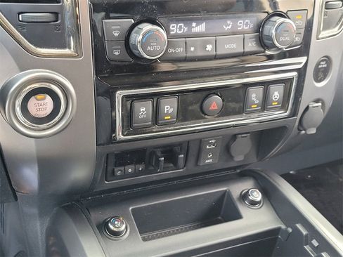 Used 2017 Nissan Titan Platinum Reserve image 19