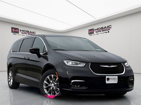 New 2026 Chrysler Pacifica Select image 2