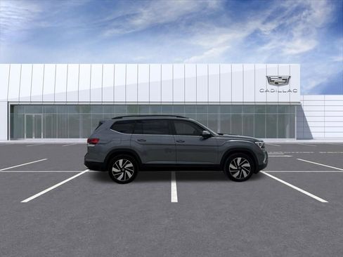 Used 2024 Volkswagen Atlas SE w/ Panoramic Sunroof Package AWD/4WD image 2
