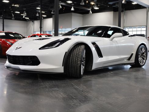 Used 2017 Chevrolet Corvette Z06 image 3