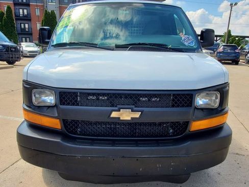 Used 2014 Chevrolet Express 3500 Extended RWD image 2