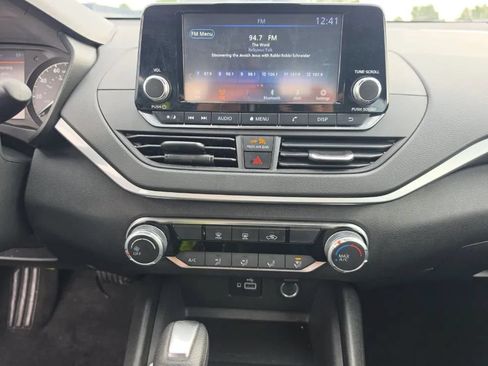 Used 2024 Nissan Altima 2.5 S FWD image 11