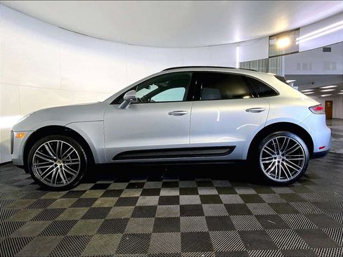 Used 2026 Porsche Macan AWD/4WD image 3