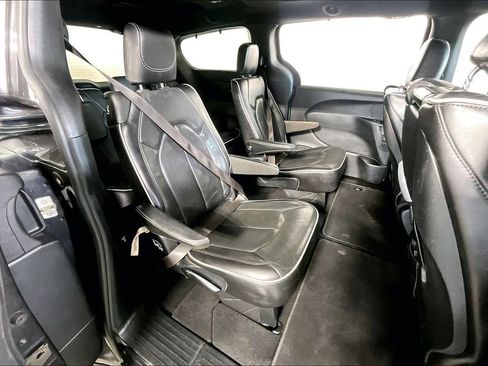 Used 2020 Chrysler Pacifica Limited w/ Advanced Safetytec Group FWD image 27