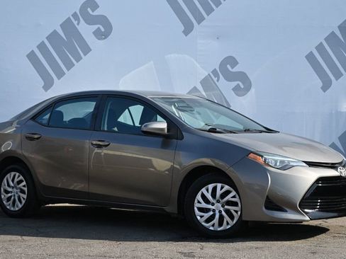 Used 2019 Toyota Corolla LE FWD image 3
