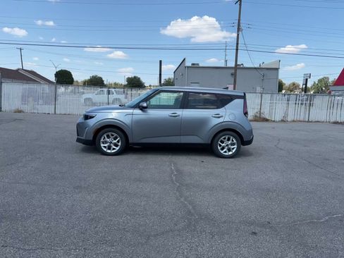 Used 2025 Kia Soul LX w/ LX Technology Package FWD image 8