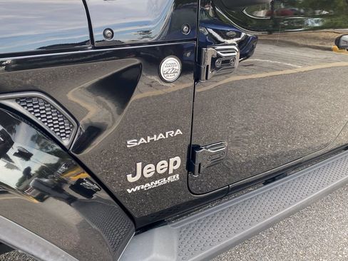 Used 2020 Jeep Wrangler Unlimited Sahara AWD/4WD image 11