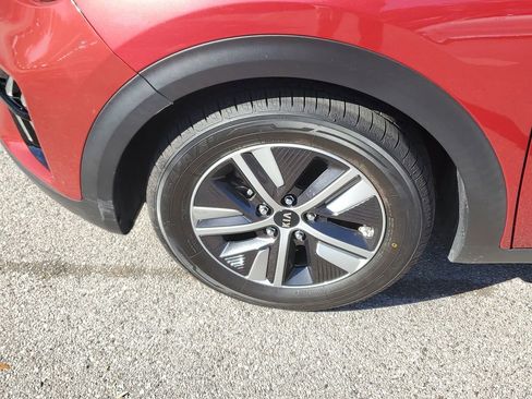 Used 2020 Kia Niro LXS image 10